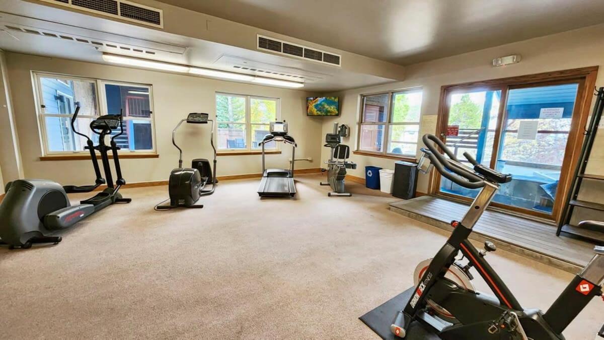 Cozy Studio With Shared Pool -3 Min To Ski Lift เบรกเคนริดจ์ ภายนอก รูปภาพ
