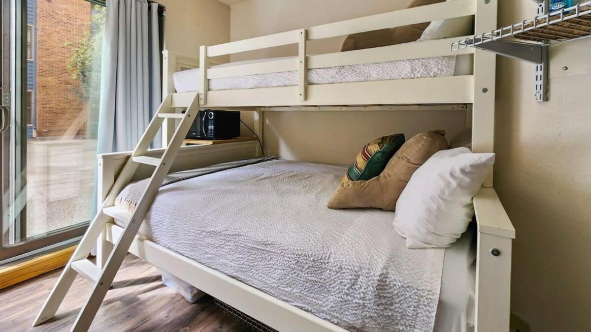 Cozy Studio With Shared Pool -3 Min To Ski Lift เบรกเคนริดจ์ ภายนอก รูปภาพ