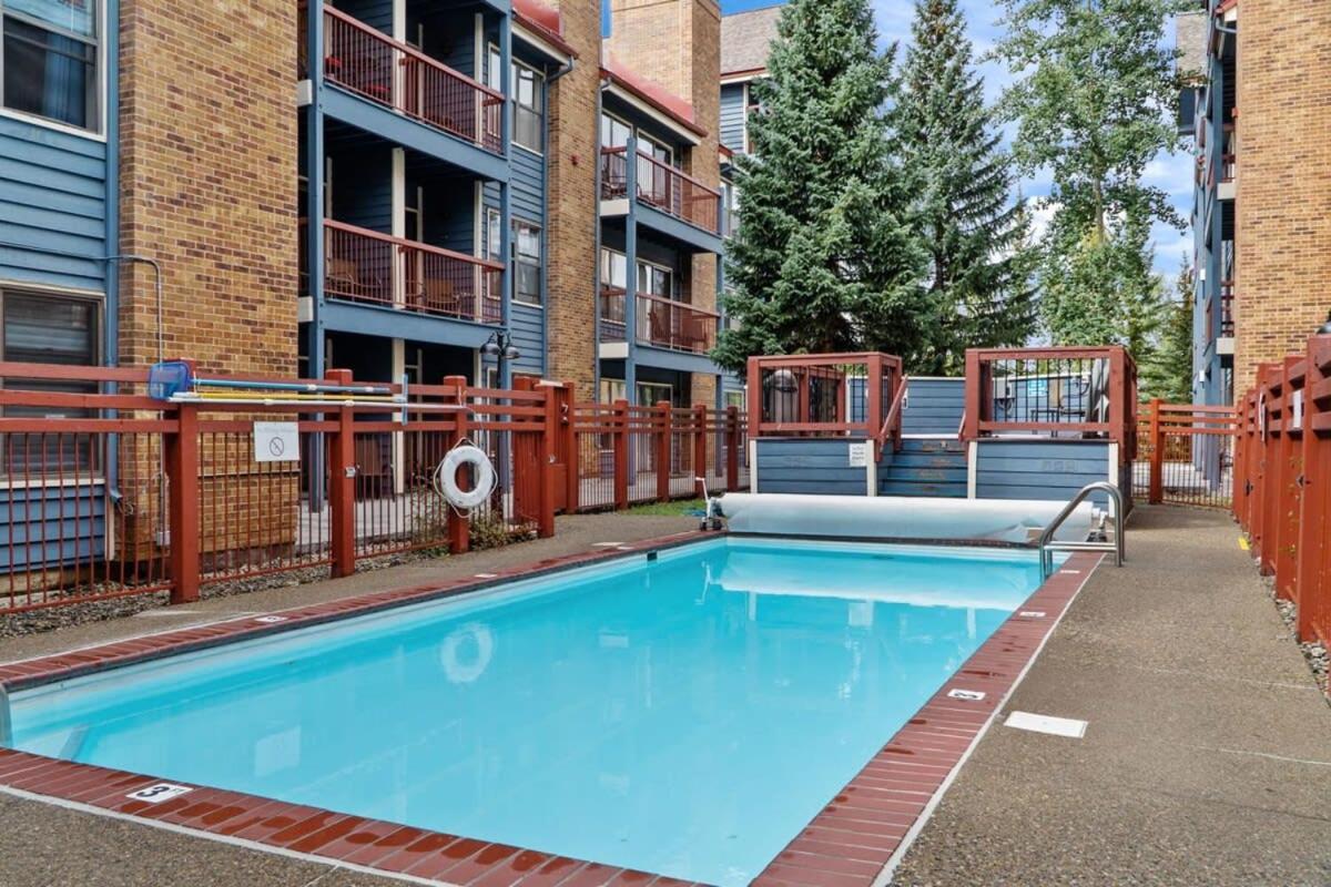 Cozy Studio With Shared Pool -3 Min To Ski Lift เบรกเคนริดจ์ ภายนอก รูปภาพ