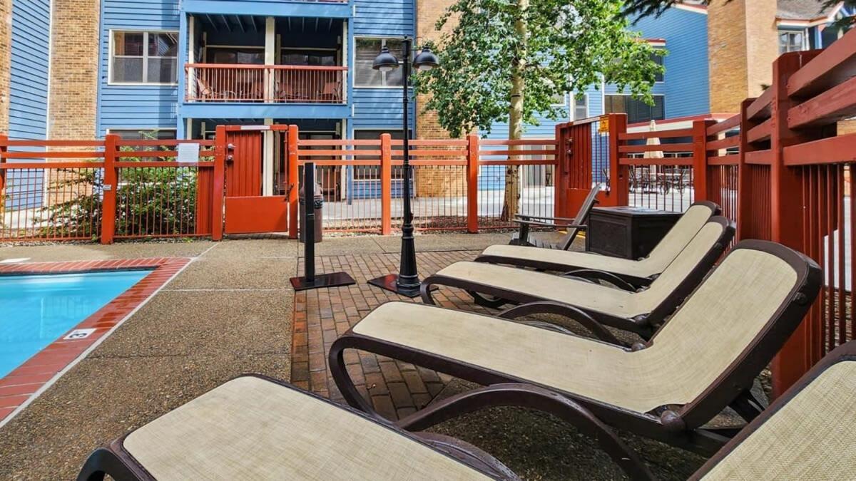 Cozy Studio With Shared Pool -3 Min To Ski Lift เบรกเคนริดจ์ ภายนอก รูปภาพ