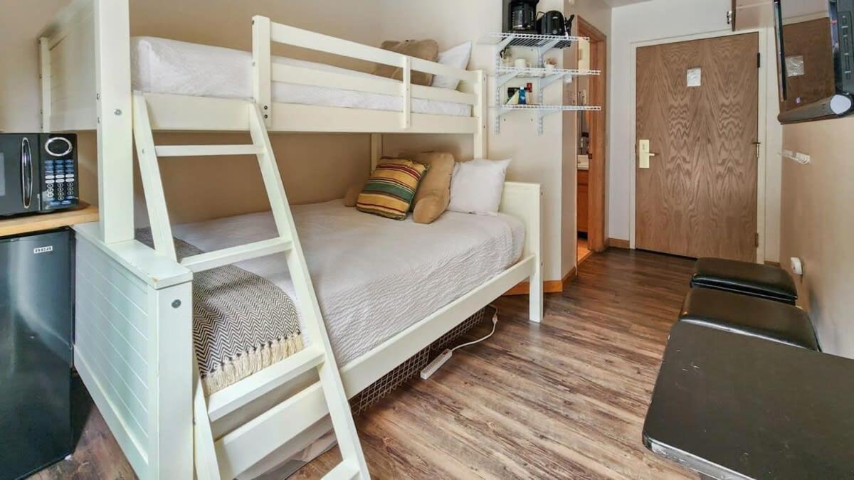 Cozy Studio With Shared Pool -3 Min To Ski Lift เบรกเคนริดจ์ ภายนอก รูปภาพ